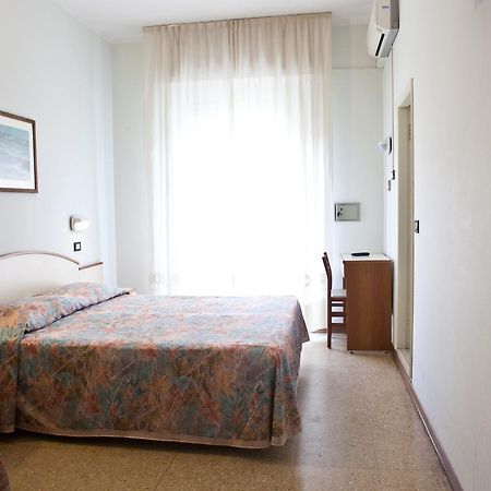 Hotel Latini Rimini Exteriör bild