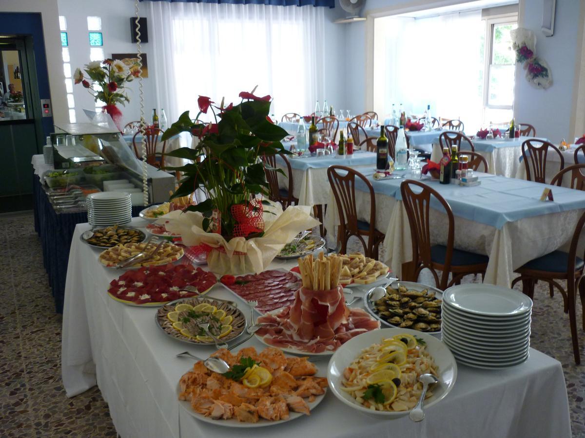 Hotel Latini Rimini Exteriör bild