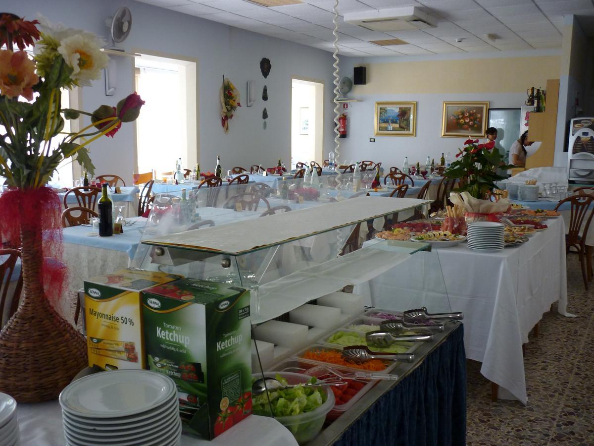 Hotel Latini Rimini Exteriör bild