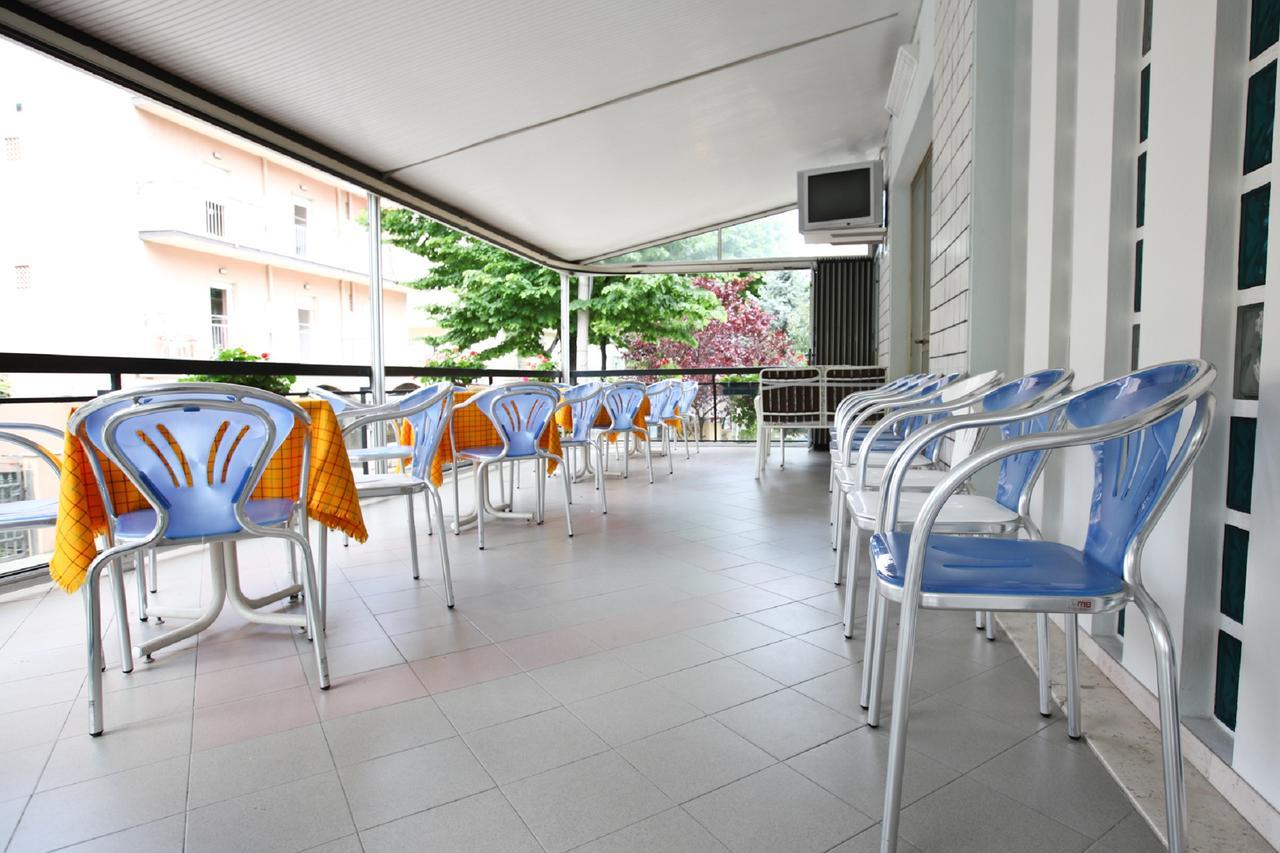 Hotel Latini Rimini Exteriör bild