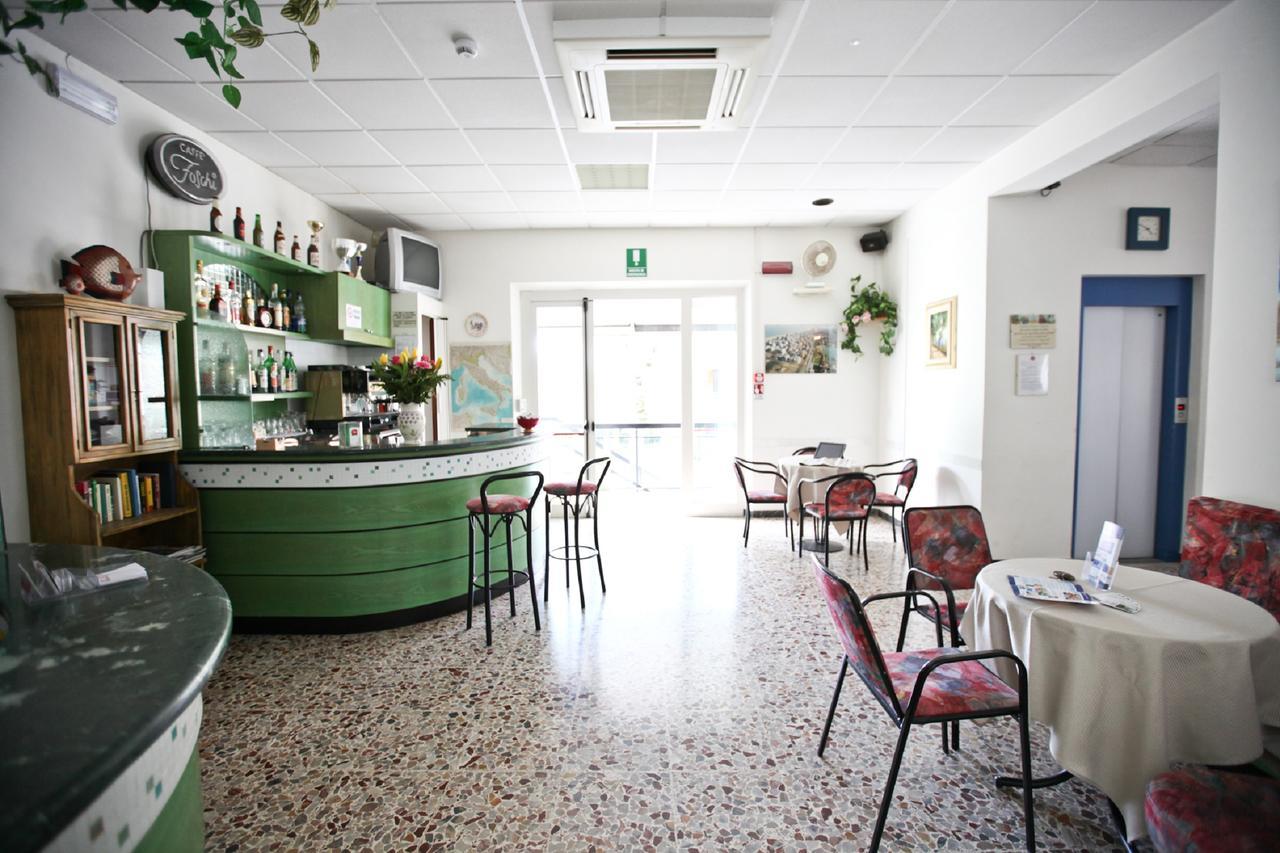 Hotel Latini Rimini Exteriör bild
