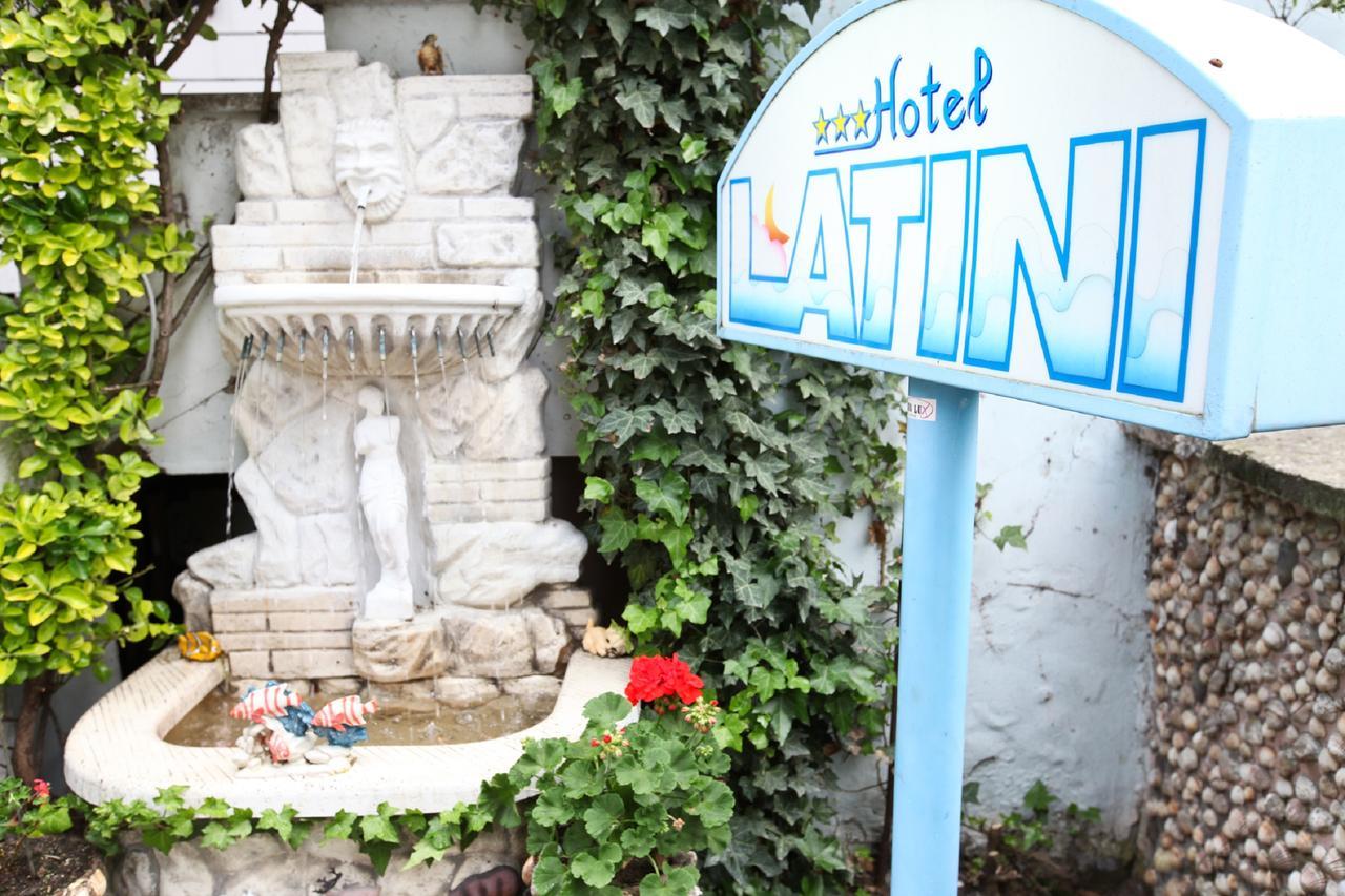 Hotel Latini Rimini Exteriör bild