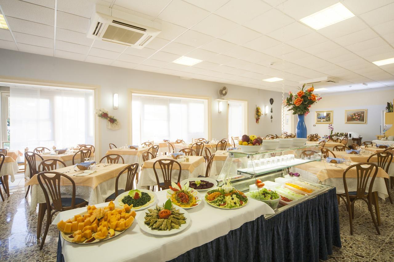 Hotel Latini Rimini Exteriör bild